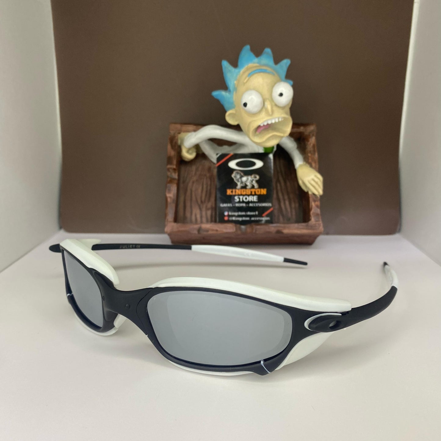 JULIET CARBON + SIDEBLINDERS