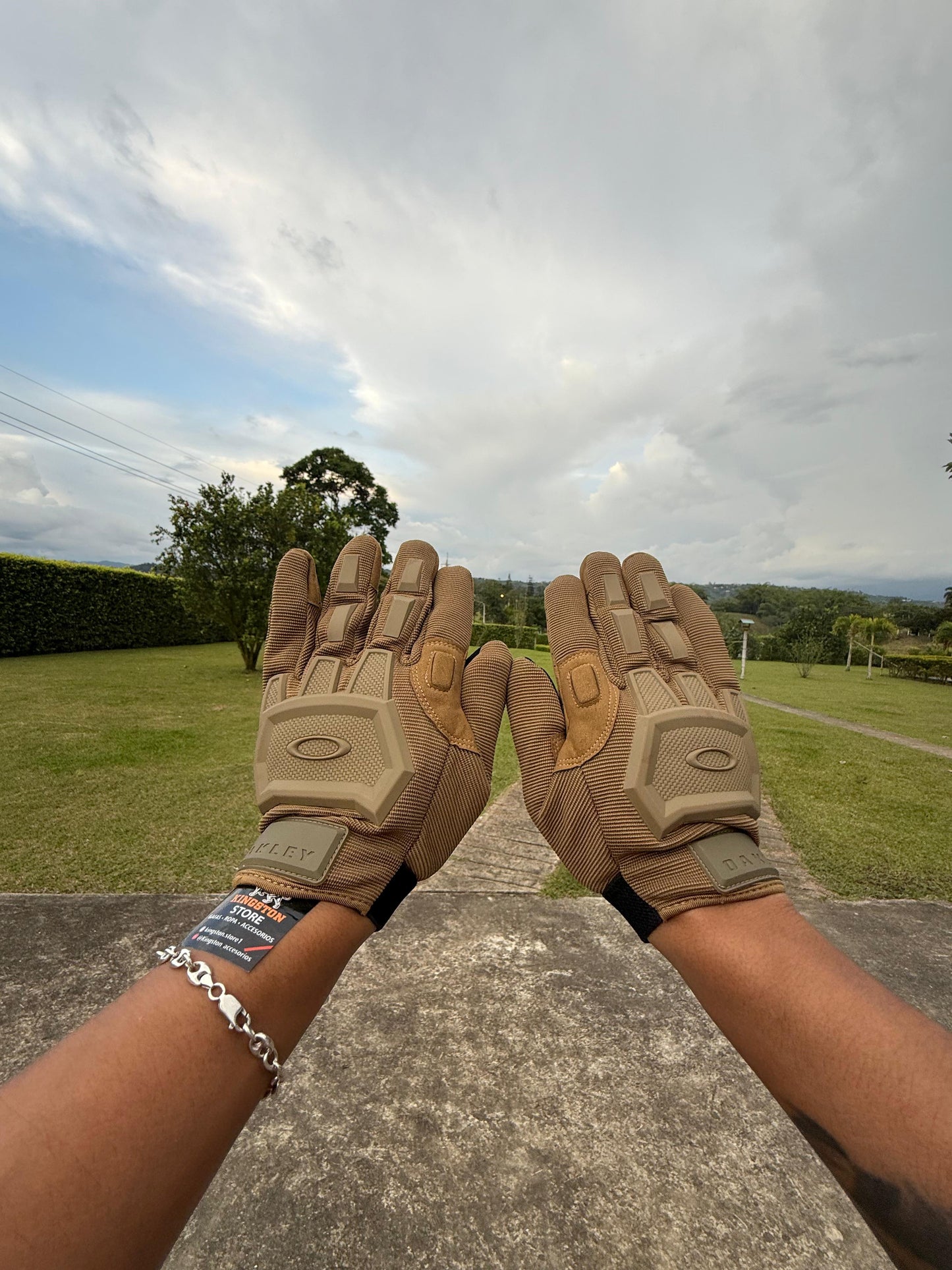 GUANTES