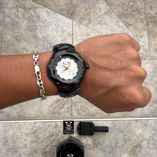 RELOJ NEGRO BLANCO